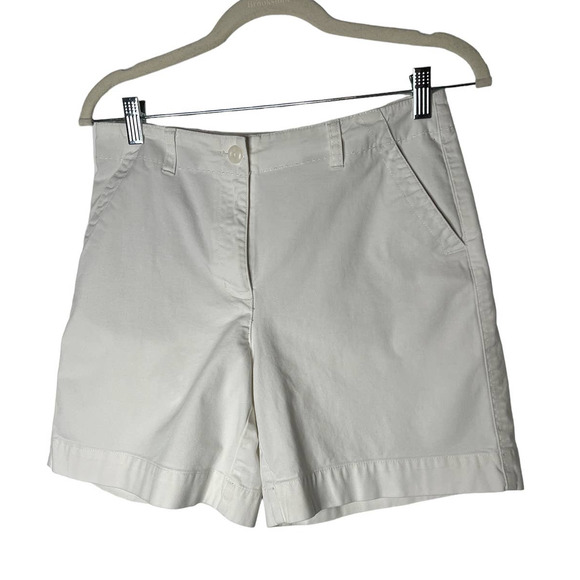 Talbots Bermuda Shorts in White w/Small Amount of Red Stitching Size 6 Petite - Picture 1 of 4